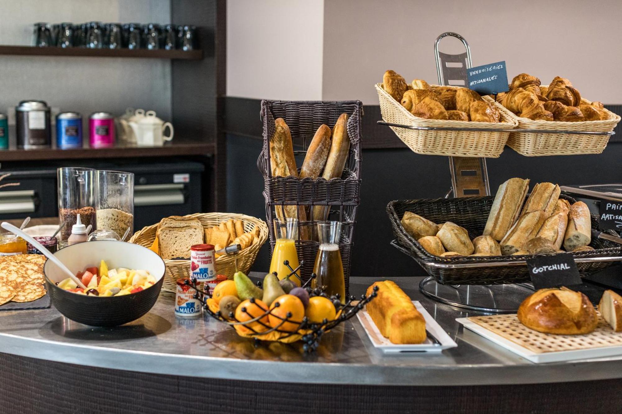Hotel-Restaurant Le Victoria 렌 외부 사진