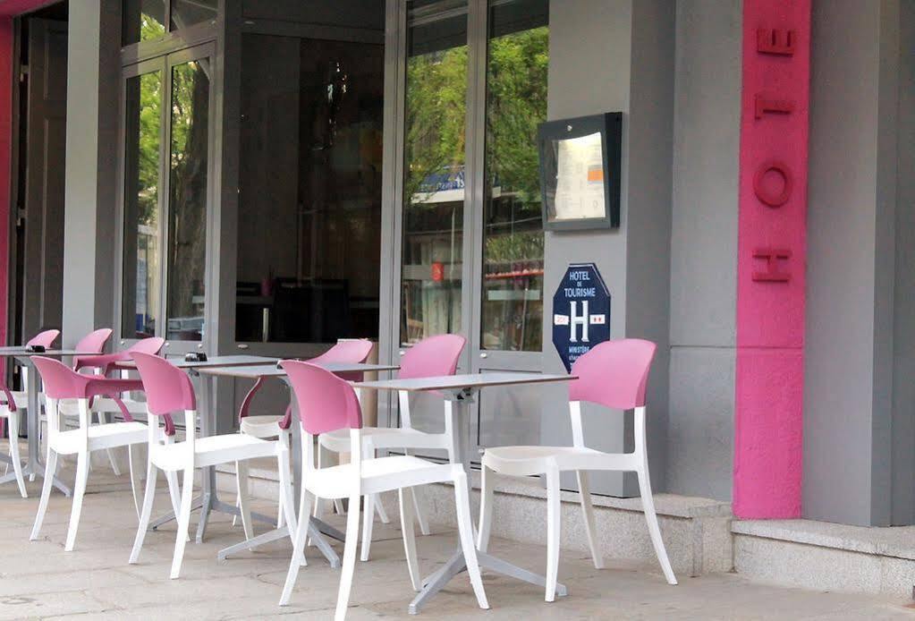 Hotel-Restaurant Le Victoria 렌 외부 사진